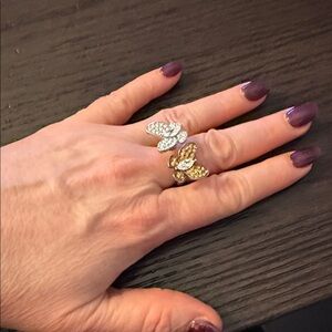 Elegant Gold and Silver 🦋 Ring